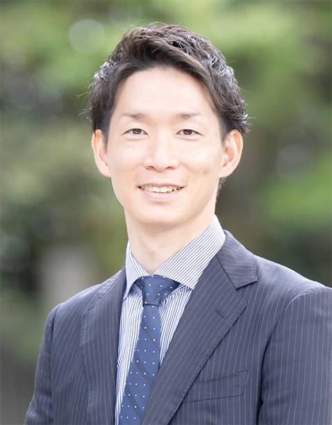 <span>代表</span><br />
清水賢太　Kenta Shimizu